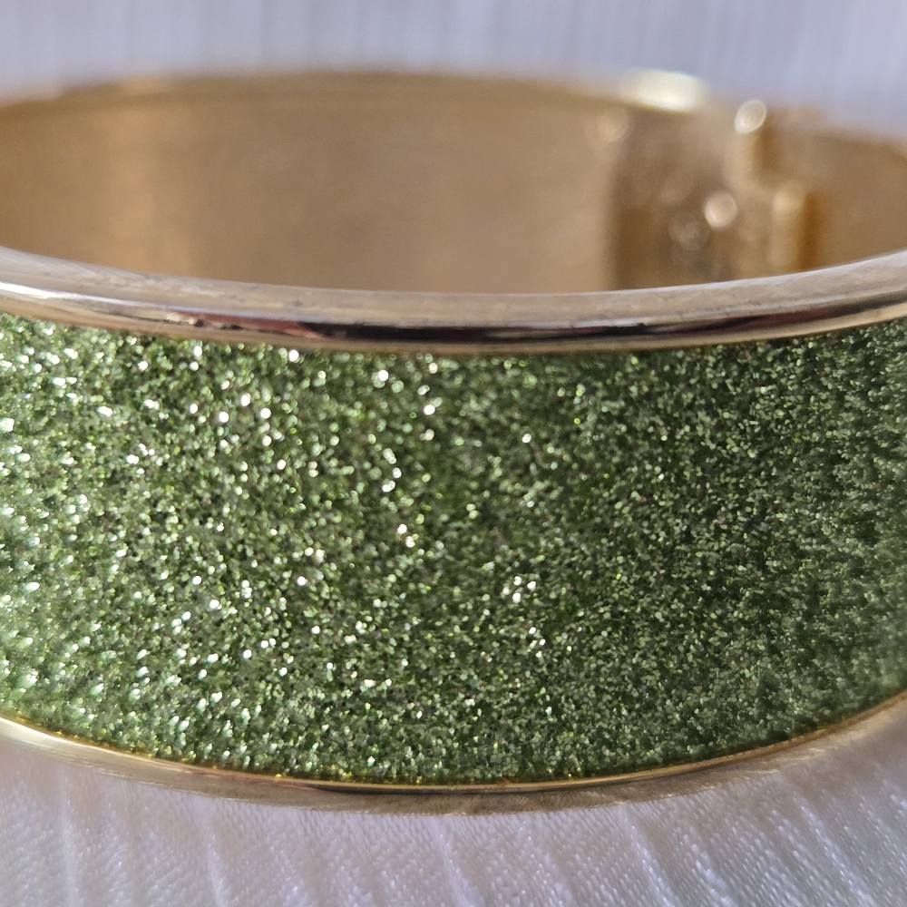 Elegant Gold and Green Glitter Bracelet